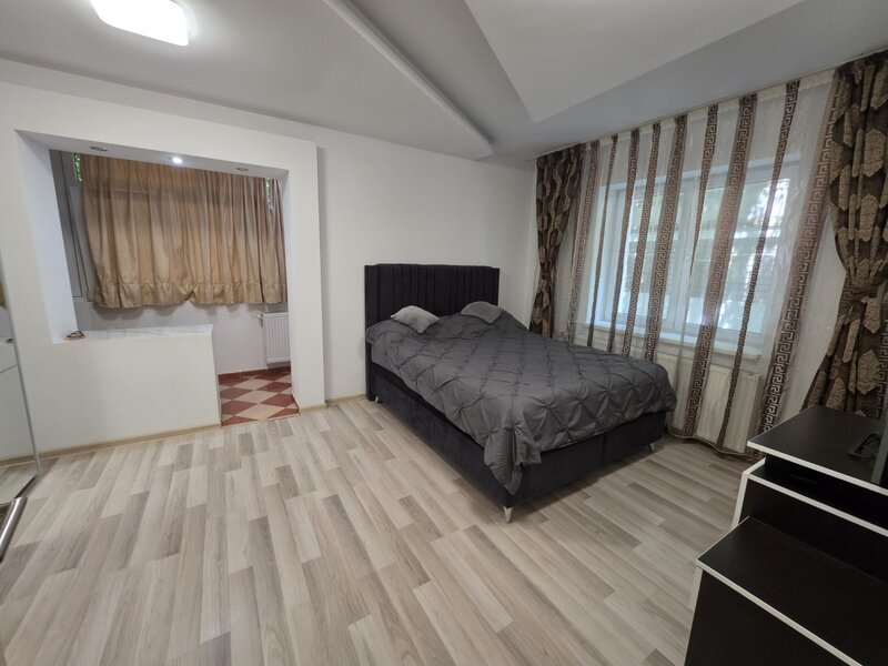 Berceni, Oltenitei, chiar pe Anton Bacalbasa, renovata, mobilata si utilata